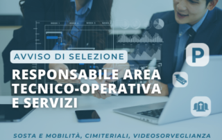 Due professionisti discutono di dati a una scrivania con il testo del bando di assunzione in italiano in sovrimpressione.